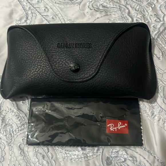 Ray ban aviator or large sunglass case with cloth - Picture 1 of 3